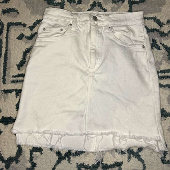 Aritzia Dresses & Skirts - Aritzia Wilfred Free White Jean skirt Size 2